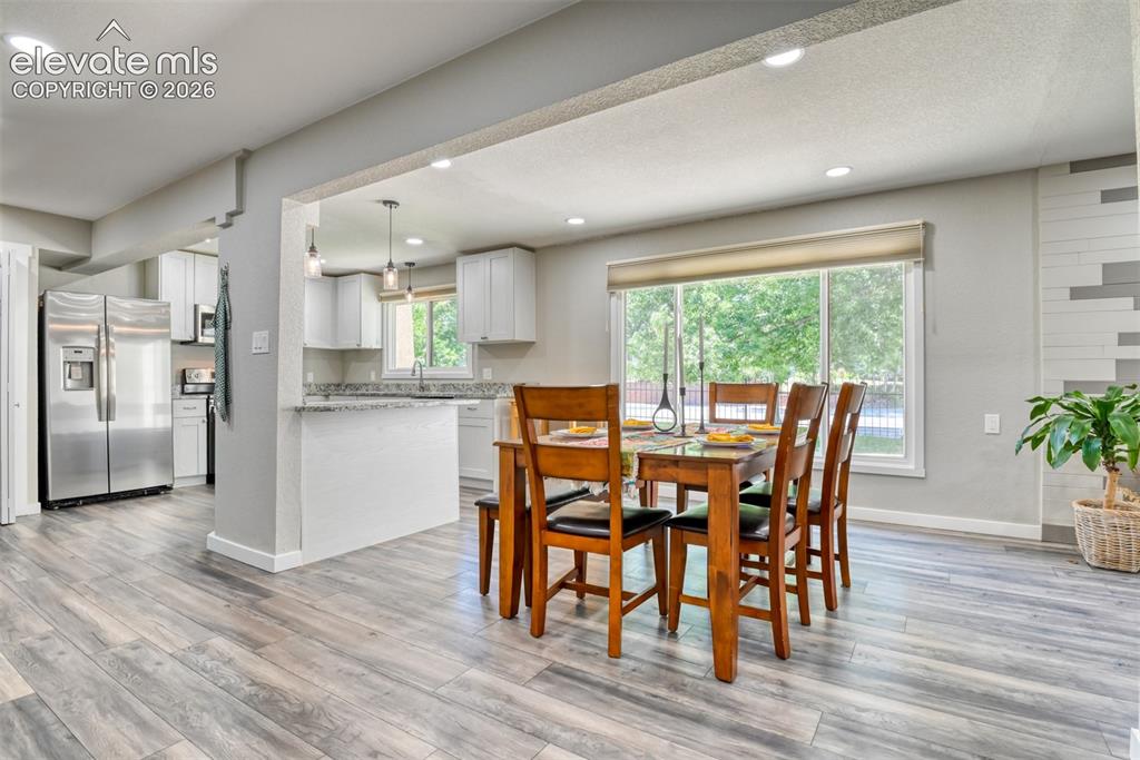 Image 7 of 33: Dining Area
