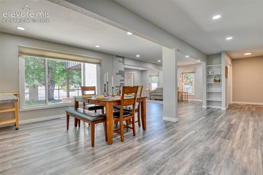 Image 8 of 33: Dining Area