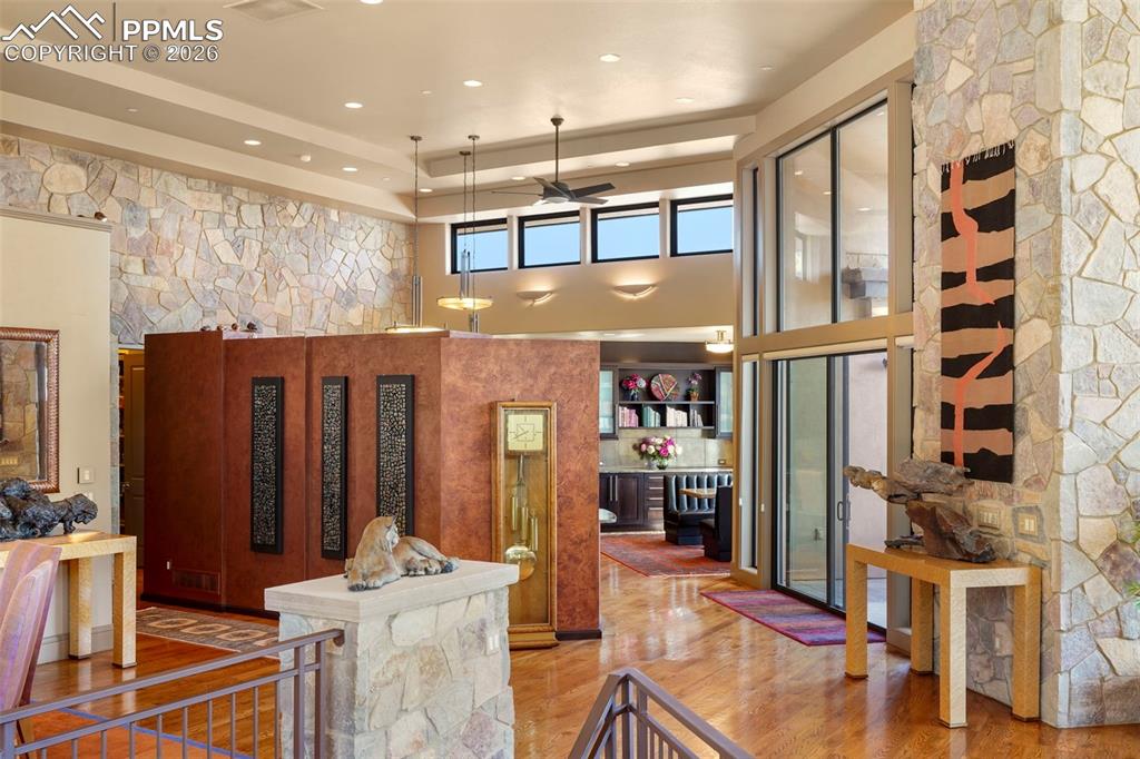 Image 11 of 50: Kitchen