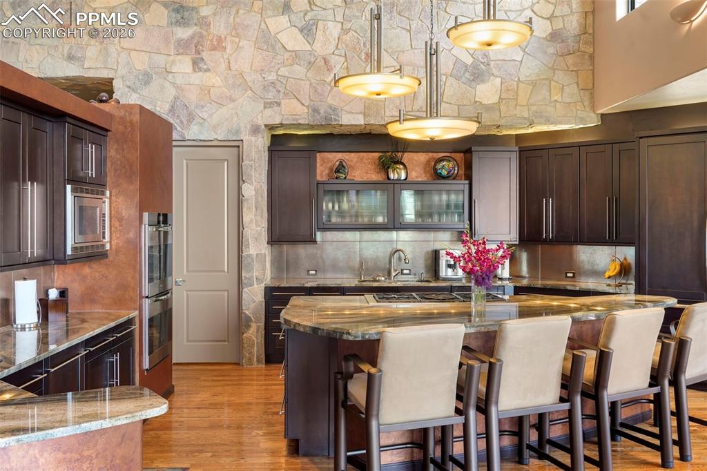 Image 12 of 50: Kitchen