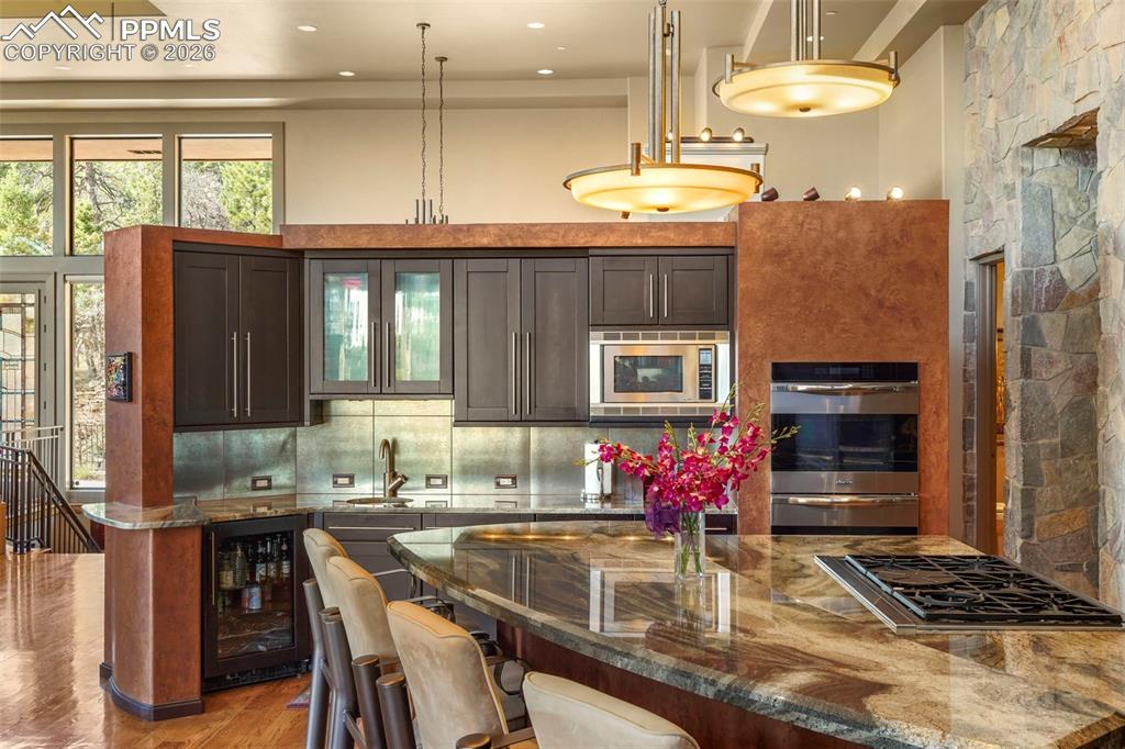 Image 13 of 50: Kitchen