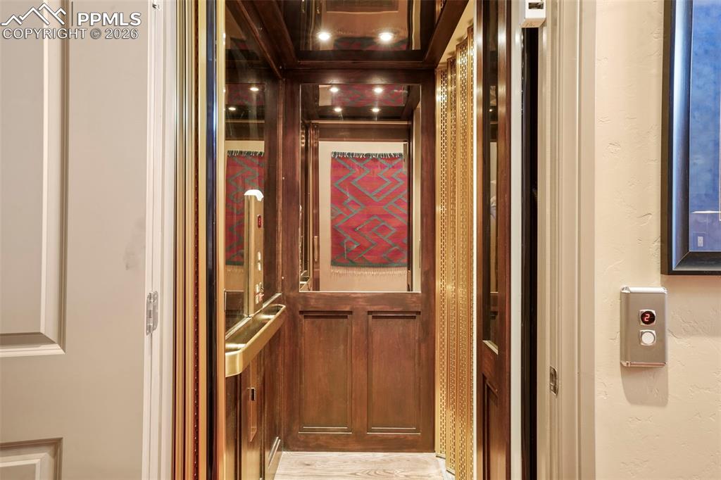 Image 29 of 50: Elevator
