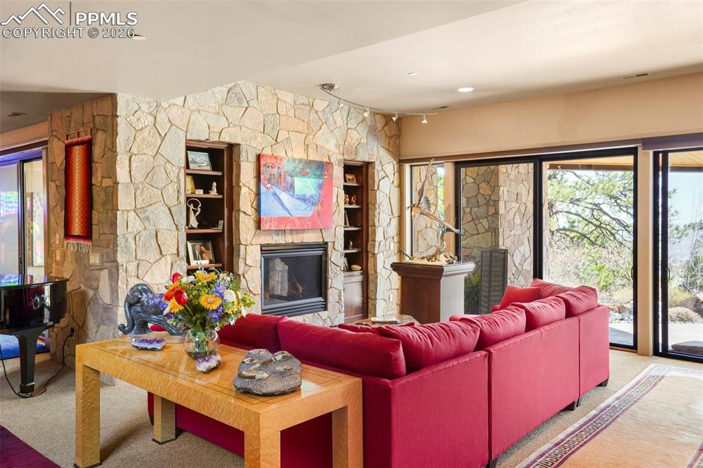 Image 31 of 50: Family Room