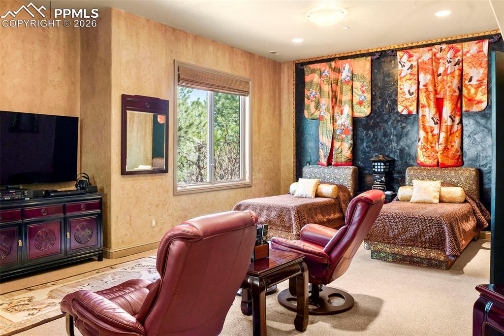 Image 36 of 50: Bedroom