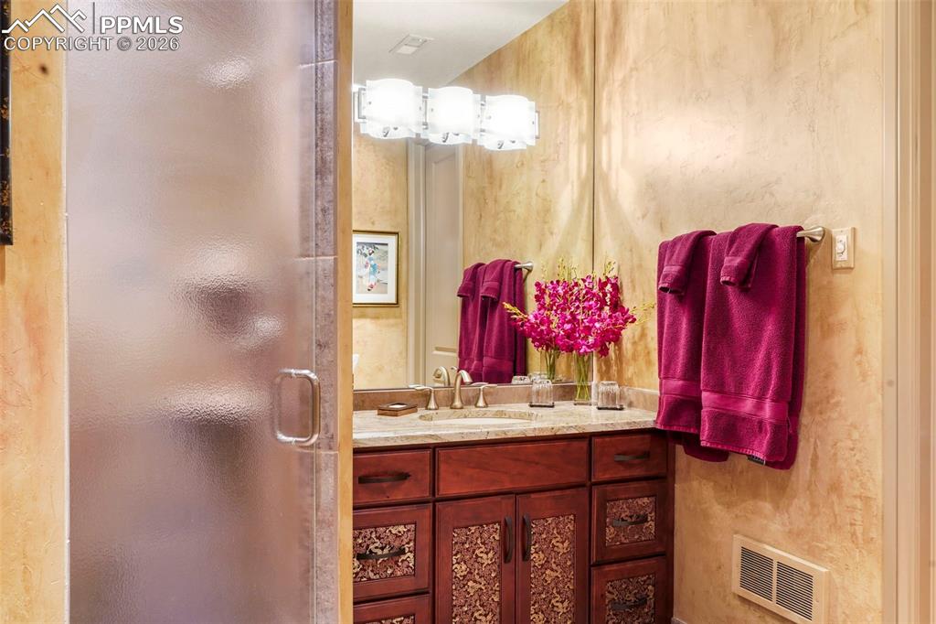 Image 37 of 50: Bathroom