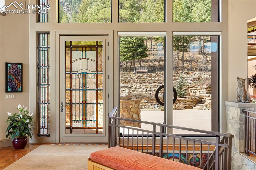 Image 4 of 50: Entry