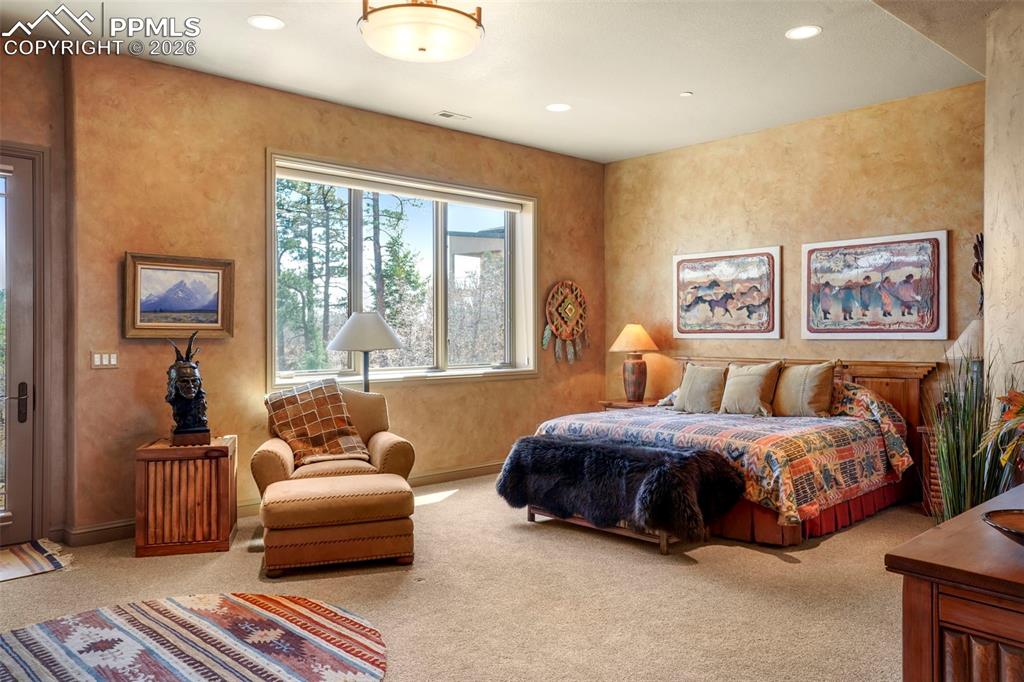 Image 40 of 50: Lower level Suite