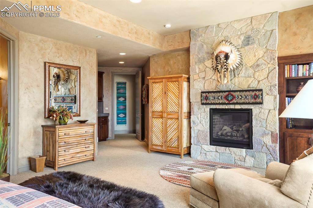 Image 41 of 50: Lower level Suite
