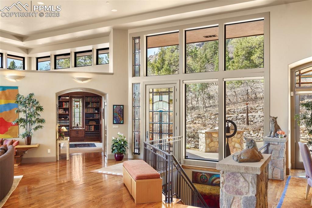 Image 5 of 50: Entry