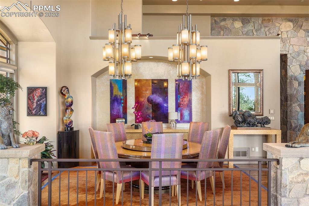 Image 9 of 50: Dining Area