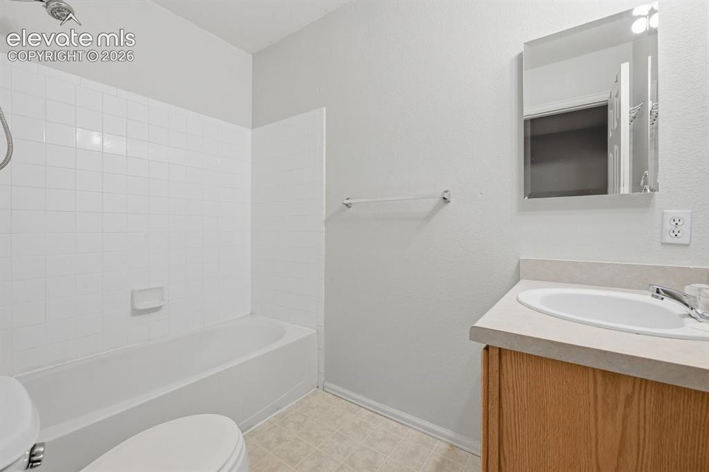 Image 16 of 21: Bathroom