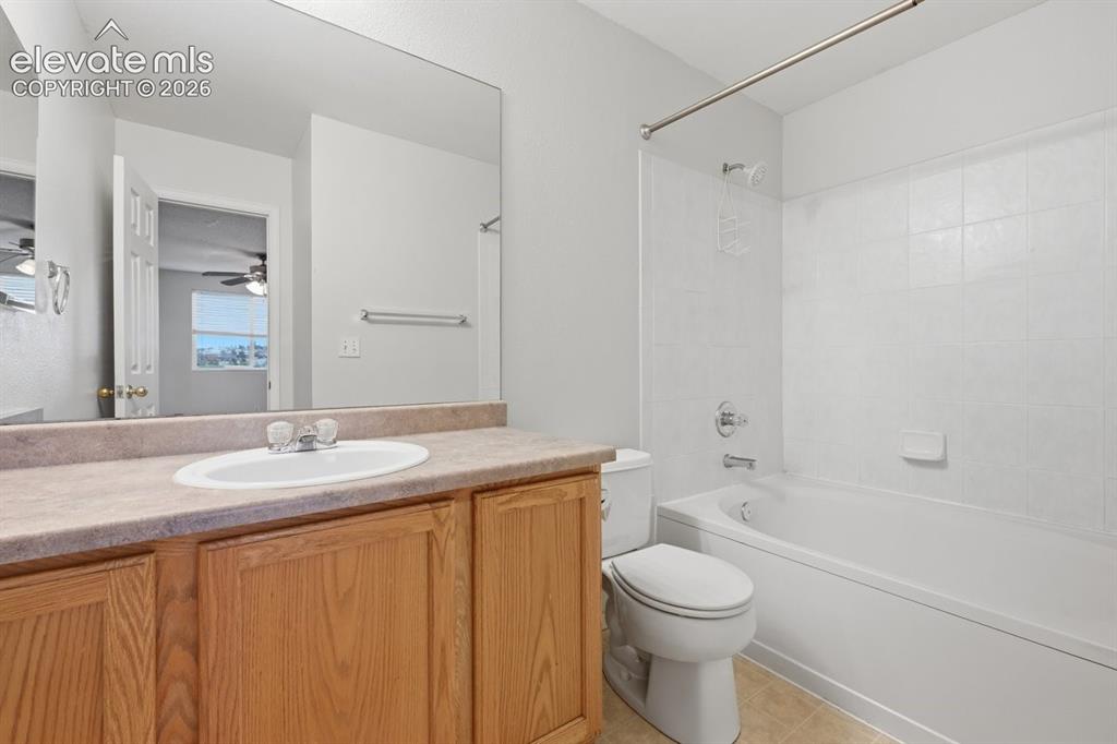 Image 18 of 21: Bathroom