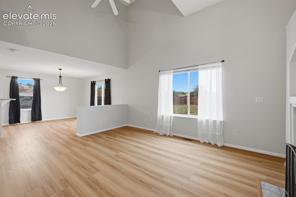 Image 5 of 21: Living Room