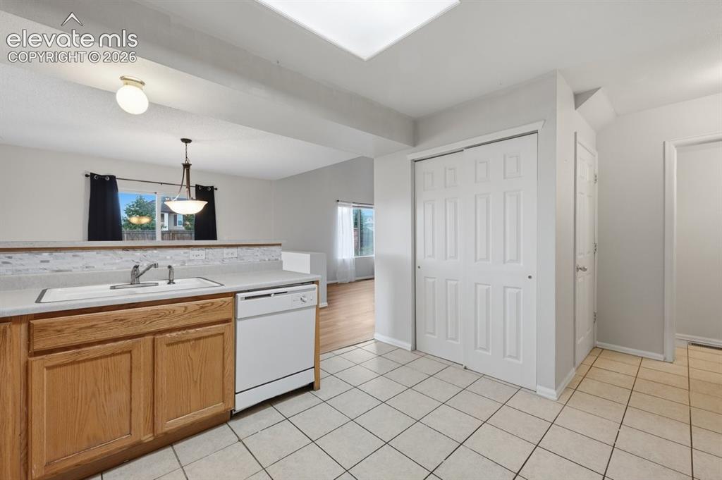 Image 8 of 21: Kitchen