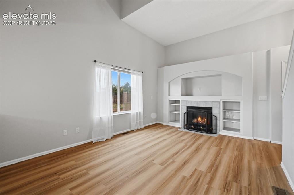 Image 9 of 21: Living Room