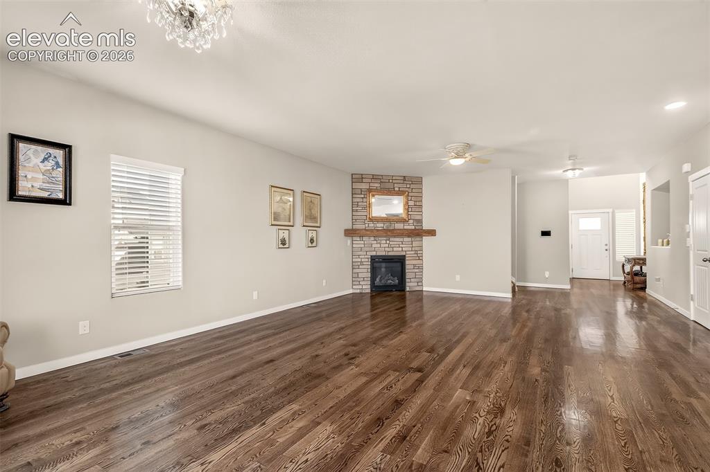 Image 10 of 40: Living Room