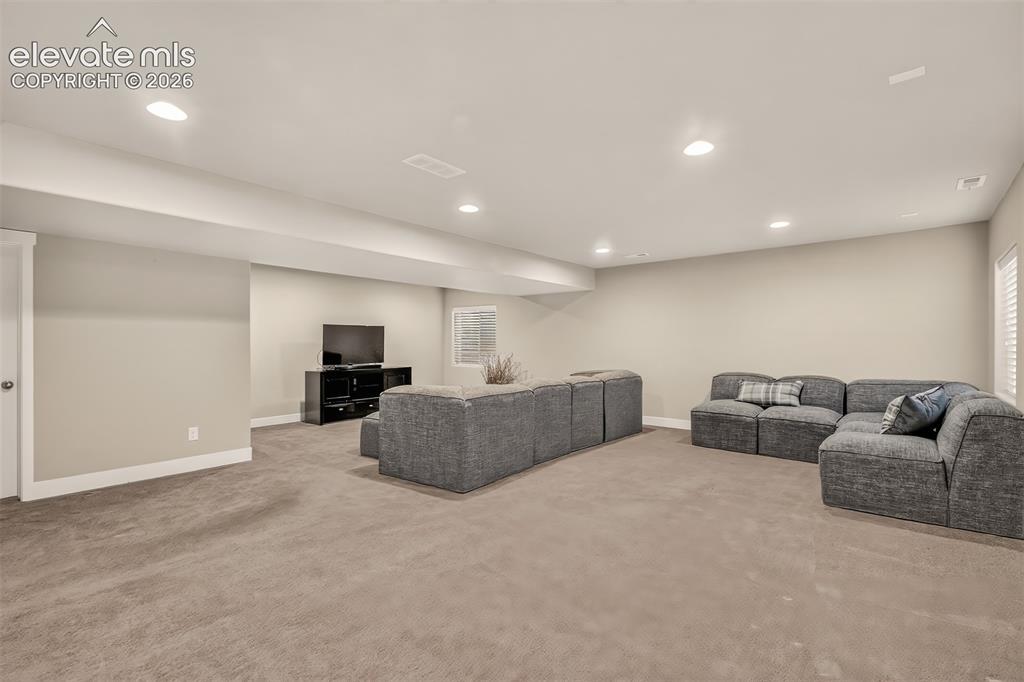 Image 14 of 40: Living Room
