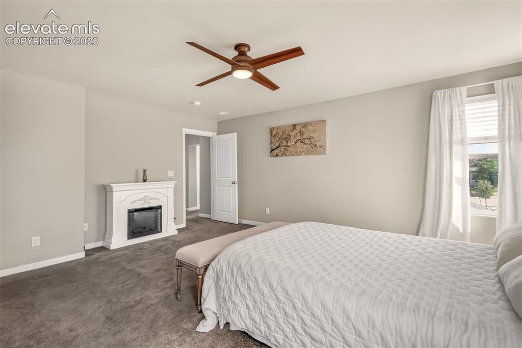 Image 18 of 40: Bedroom