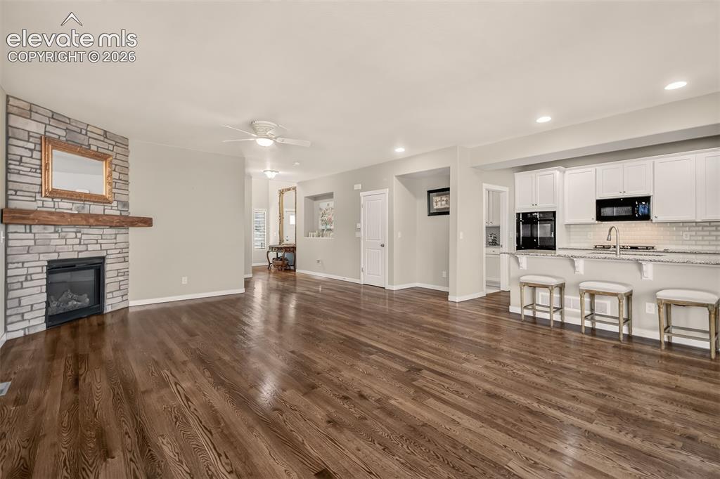 Image 9 of 40: Living Room