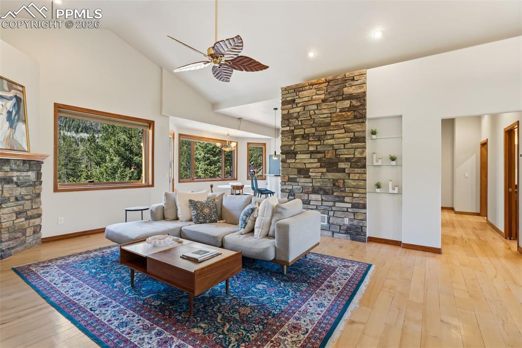 Image 15 of 43: Living Room