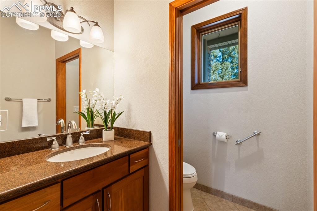 Image 22 of 43: Main level half bath