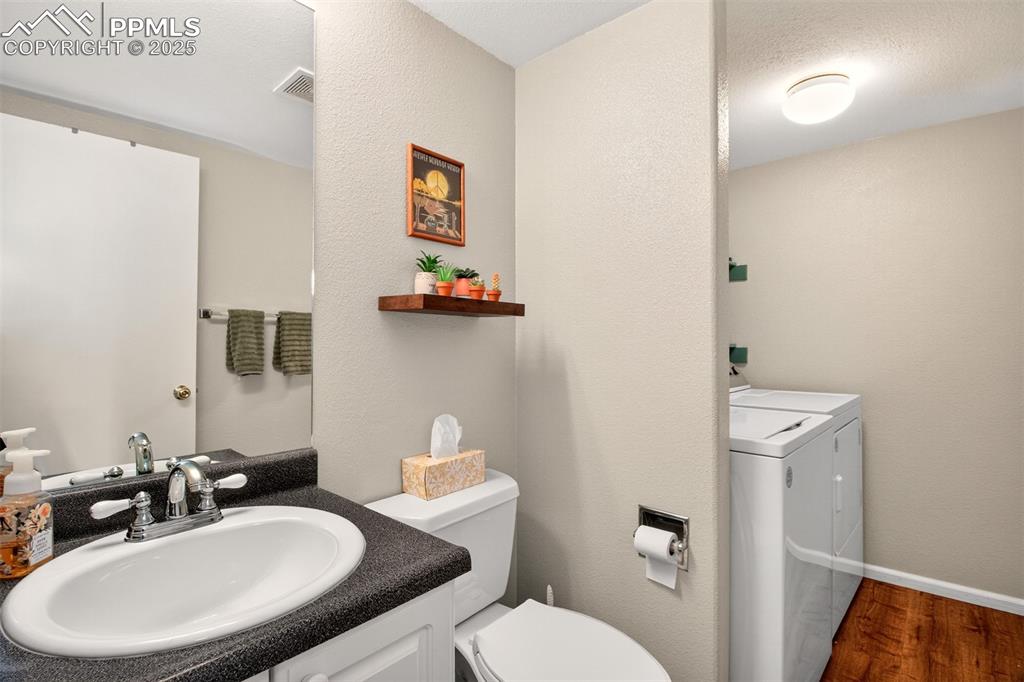 Image 11 of 21: Bathroom