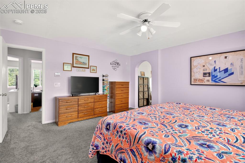 Image 14 of 21: Bedroom