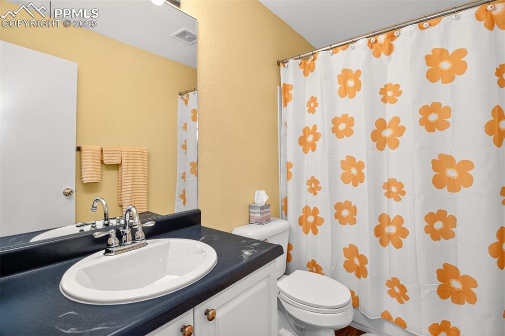 Image 20 of 21: Bathroom