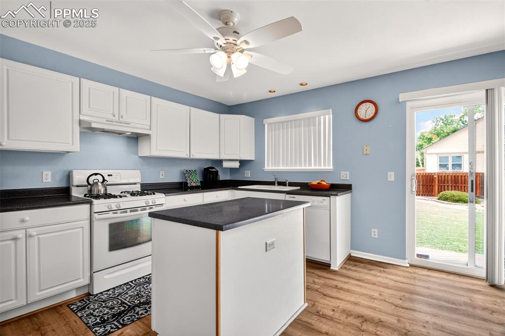 Image 8 of 21: Kitchen