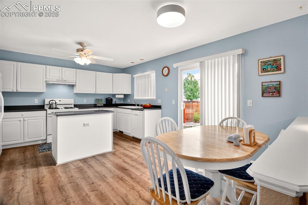 Image 9 of 21: Kitchen
