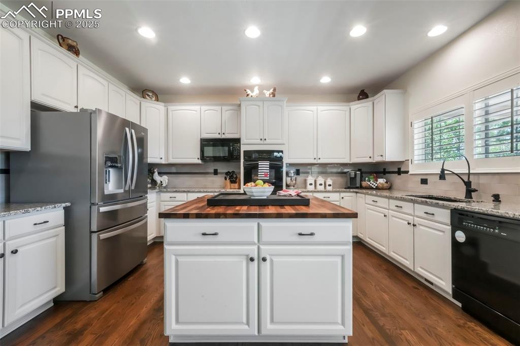 Image 10 of 50: NEW Granite Counters