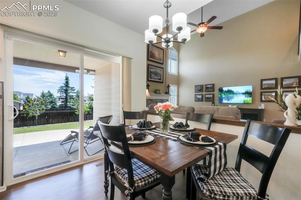 Image 11 of 50: Eat In Kitchen