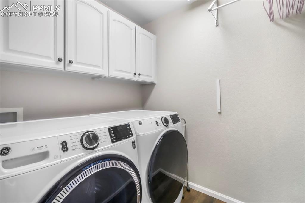 Image 40 of 50: Upper Level Laundry