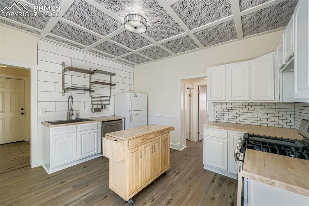 Image 13 of 38: Updated kitchen