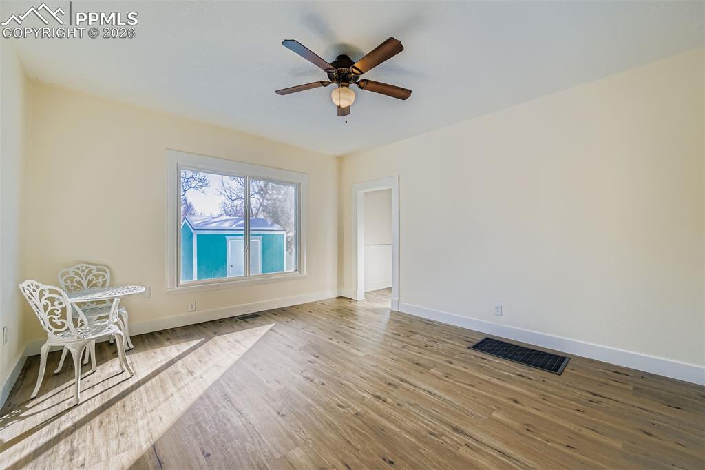 Image 5 of 38: Plenty of space for dining area