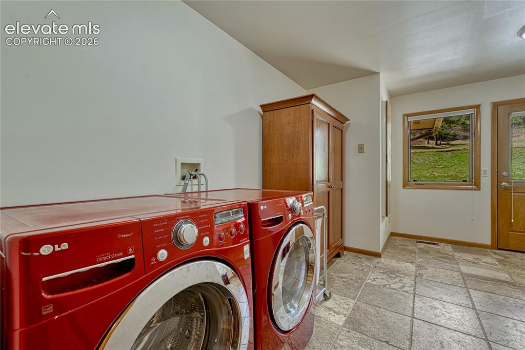 Image 10 of 50: BASEMENT APARTMENT FLOOR PLAN