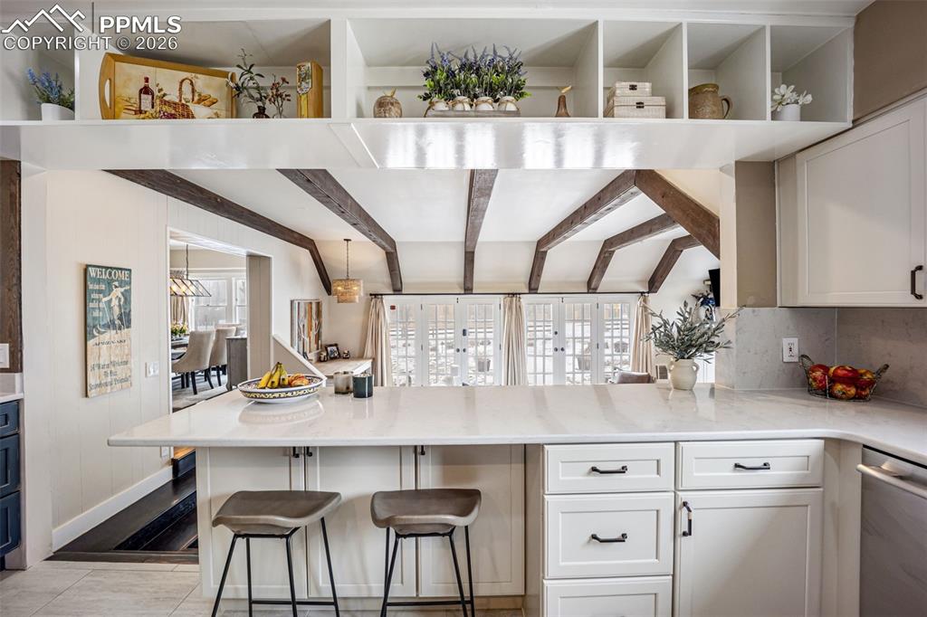 Image 12 of 50: Kitchen