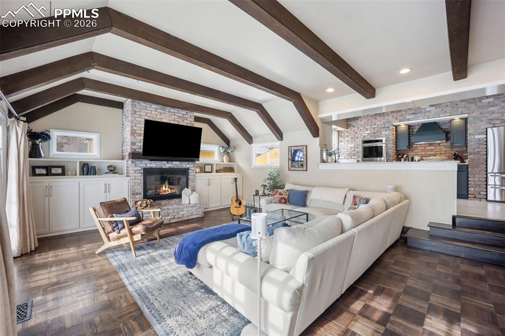 Image 14 of 50: Family Room