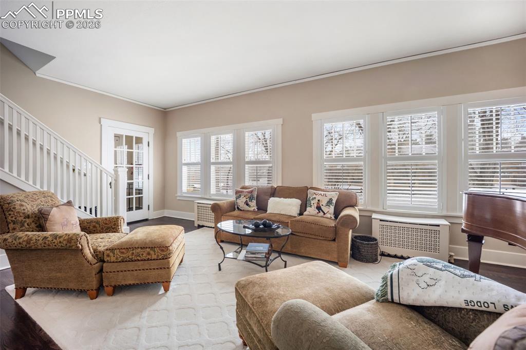 Image 3 of 50: Living Room