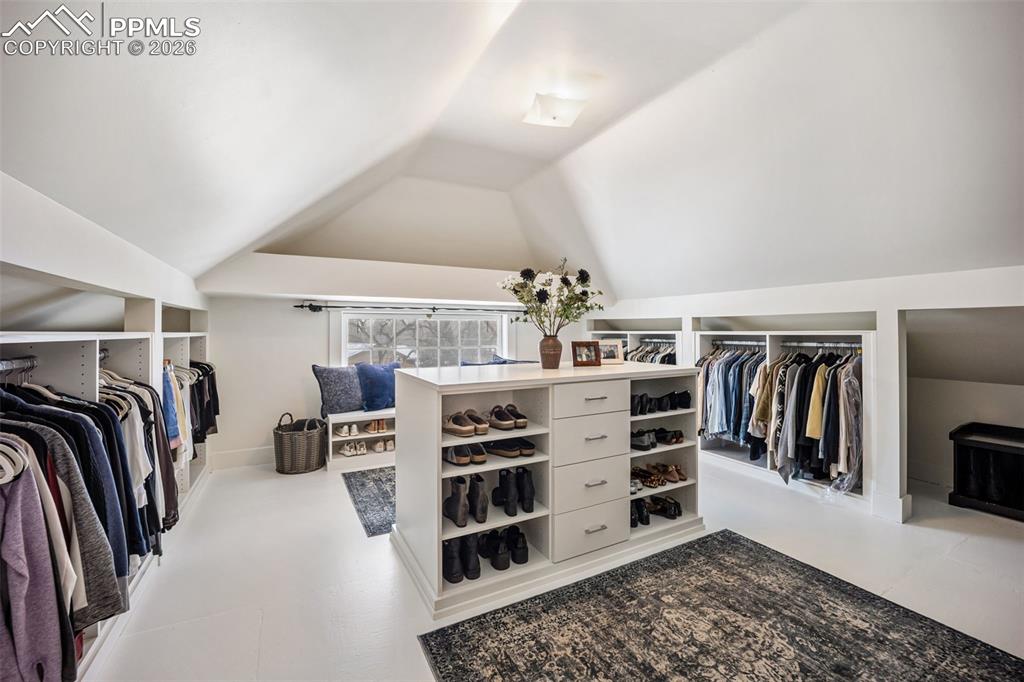 Image 31 of 50: Walk-In Closets