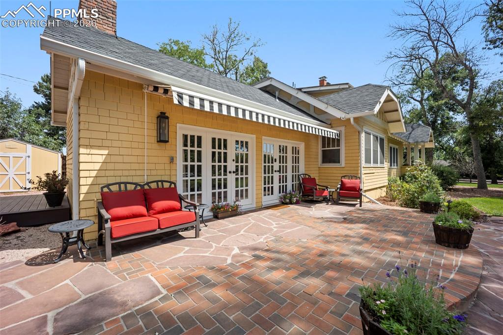 Image 39 of 50: Patio