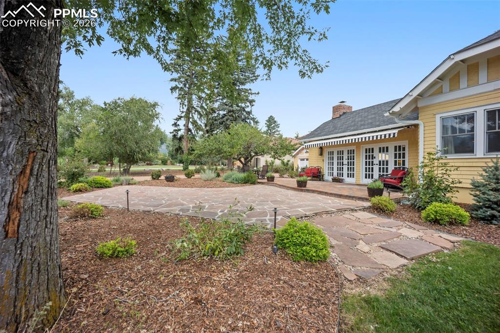 Image 41 of 50: Patio