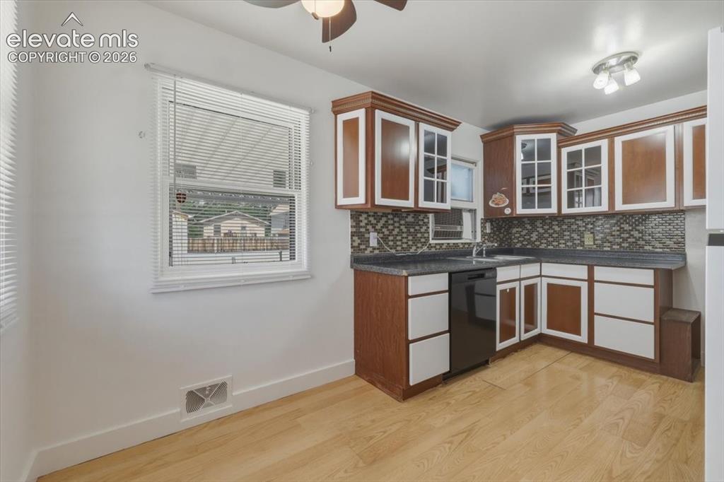 Image 10 of 38: Kitchen