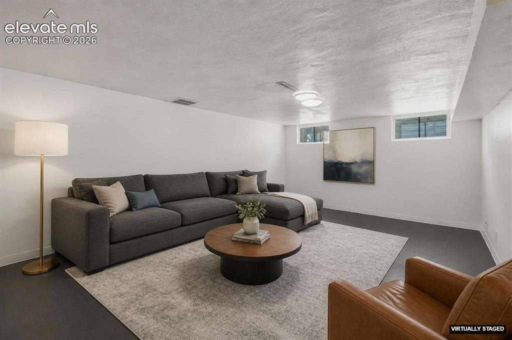 Image 22 of 38: Family Room