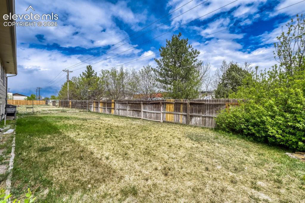 Image 14 of 14: Yard
