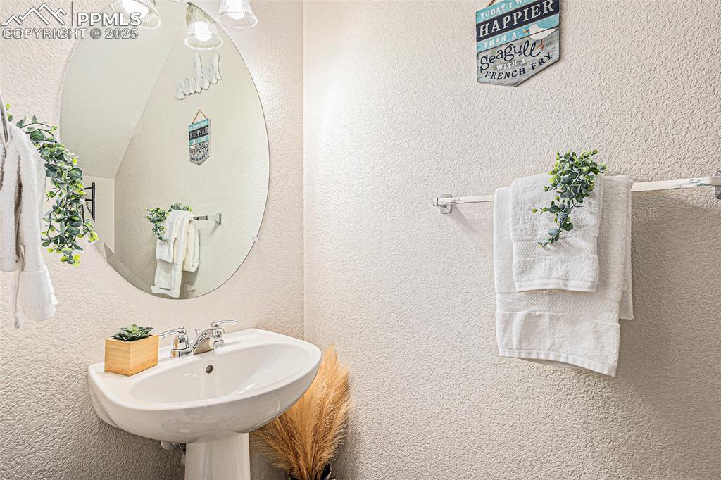 Image 13 of 24: Main level half bath