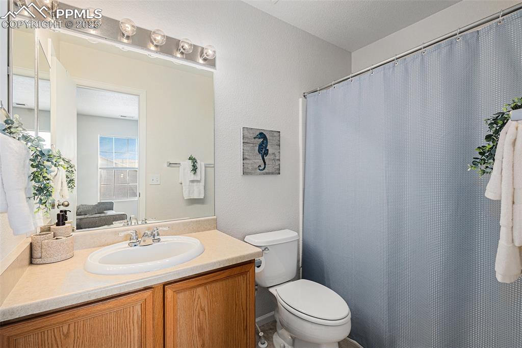 Image 19 of 24: Full bathroom 