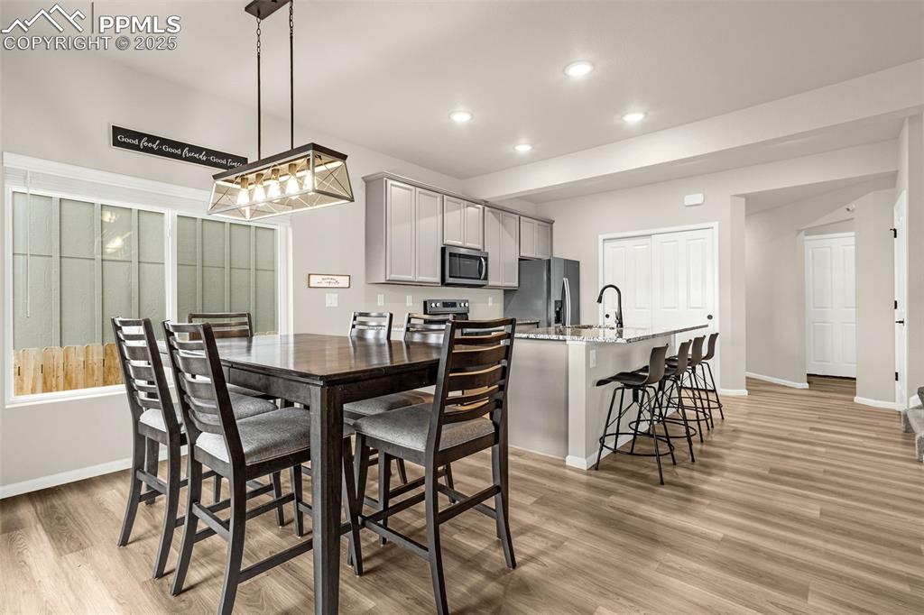 Image 11 of 26: Dining Area