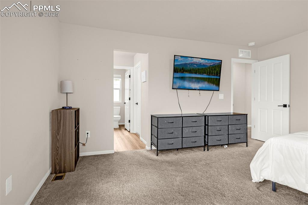 Image 13 of 26: Bedroom