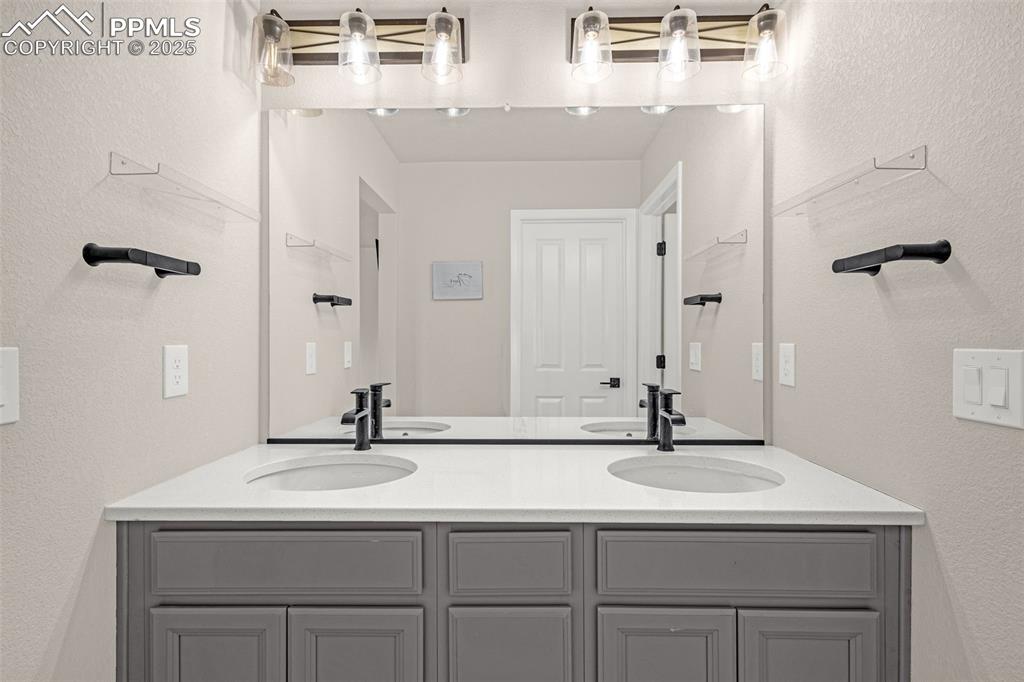 Image 15 of 26: Bathroom
